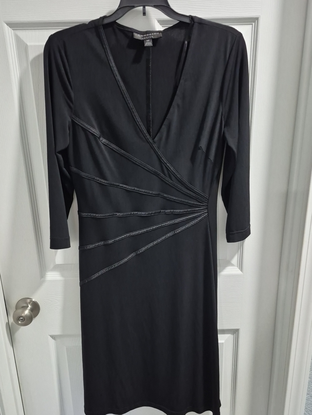 Connected Black V‑Neck Long Sleeve Midi Dress with Radiating Seams